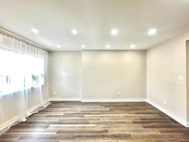 Main Fl 55 Fairbank Avenue E in Toronto: Briar Hill Belgravia House for lease Toronto W04: MLS®# W13445912