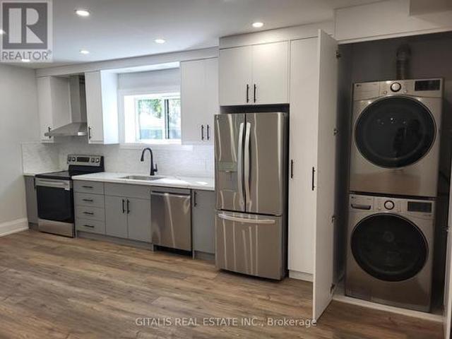 Main Floor 195 Oakmount Road N, Toronto, ON, M6P 2N1 house for lease | Listing ID W13691 | Royal LePage