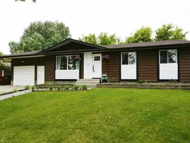Main Level Suite in Mission, St Albert — 3 Bedrooms Main Floor