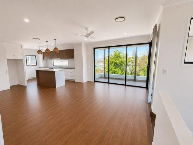 MAIN RESIDENCE Stunning Waterfront Home with Bay Views