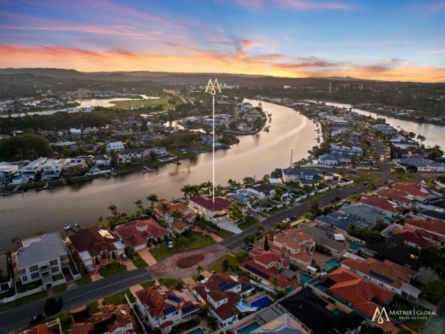 Main River Grand Masterpiece 25 Metre Water Frontage & 13.5 Metre Pontoon