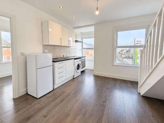 Main Road, Chelmsford CM1, 1 bed flat to rent, £1,400 pcm | PrimeLocation