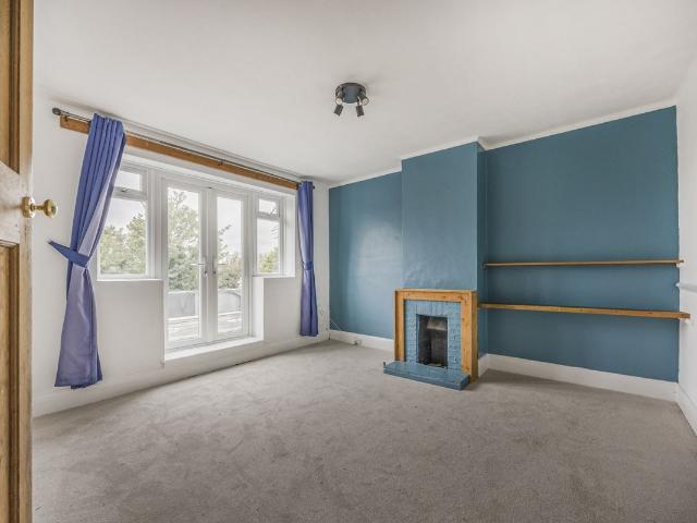 Main Road, Biggin Hill, Westerham TN16, 2 bed flat to rent, £1,300 pcm | PrimeLocation