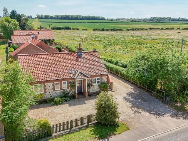 Main Road, Brancaster Staithe 3 bed detached bungalow to rent £1,600 pcm £369 pw