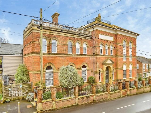 Main Road Havenstreet PO33 2 bed apartment to rent £975 pcm £225 pw