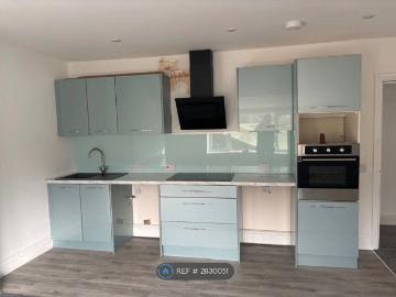 Main St, Frodsham WA6, 2 bed flat to rent, £975 pcm | PrimeLocation