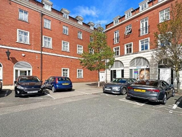 Main Street, Dickens Heath, Shirley. 2 bed flat to rent £1,050 pcm £242 pw