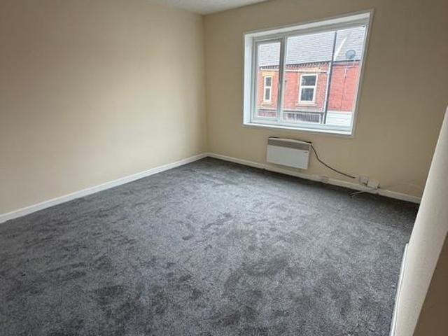 Main Street, Mexborough S64 9DU 1 bed flat to rent £575 pcm £133 pw