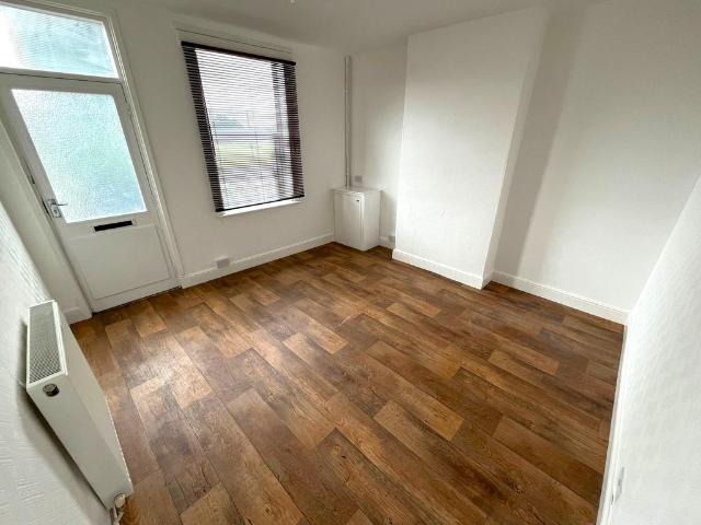Main Street, Shirebrook NG20 3 bed end of terrace house to rent £800 pcm £185 pw
