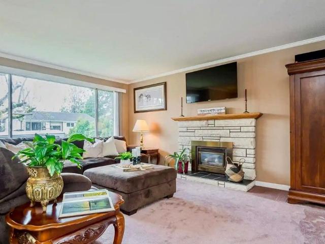 Main 19741 54a Avenue, Langley