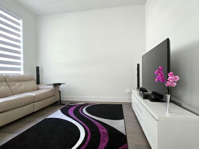 Main 3421 Hamber Crt