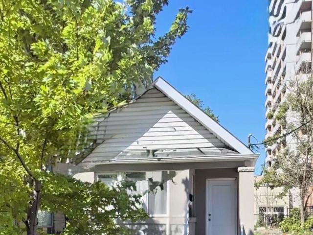 Main 692 Northcliffe Boulevard in Toronto: Oakwood Village House for lease Toronto C03: MLS®# C13864364