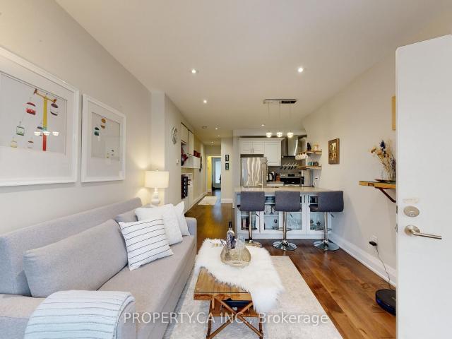 Main 635 Christie Street in Toronto: Wychwood House for lease Toronto C02: MLS®# C13771090