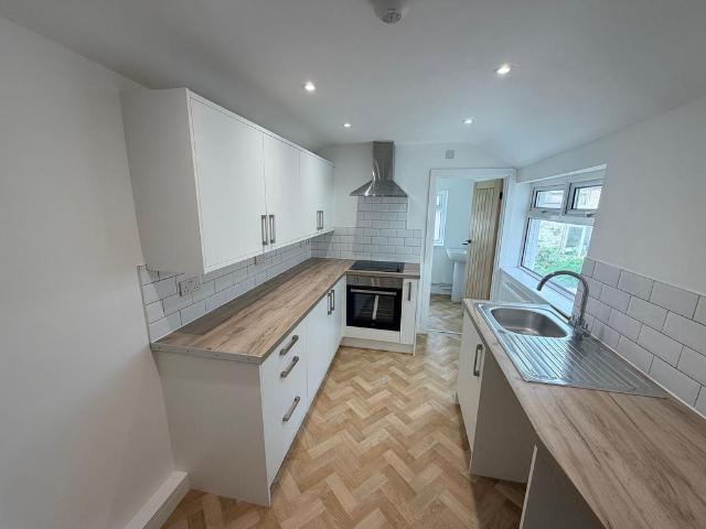 Maindy Road, Ton Pentre, CF41 3 bed terraced house to rent £850 pcm £196 pw