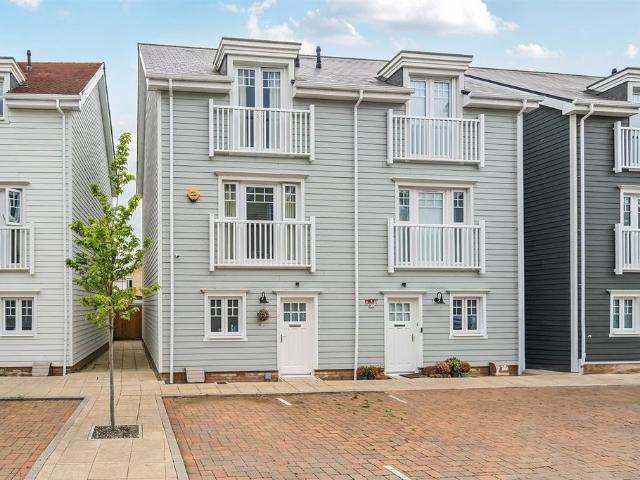 Maine Street, Reading, RG2 4 bed semi detached house to rent £2,600 pcm £600 pw