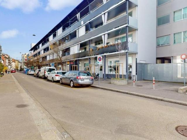 Maintenant, profitez: Un bonheur résidentiel moderne avec balcon