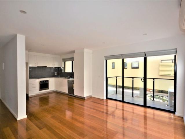 MAINTENANCE APARTMENT HEART OF GLENROY!