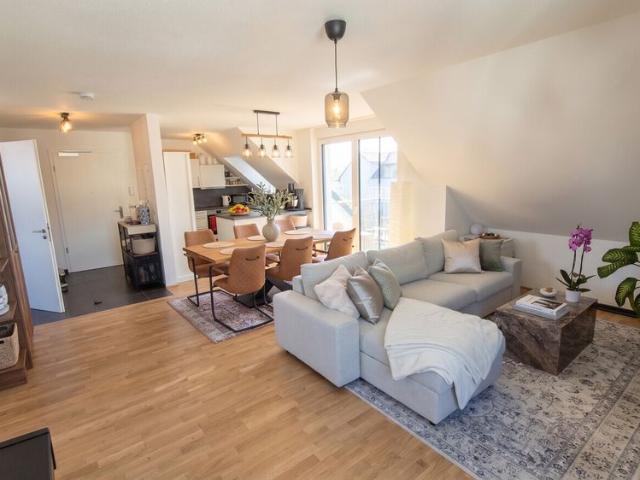 Mainz Hechtsheim, 2 Zimmer mit Balkon und EBK, PKW Stellplatz