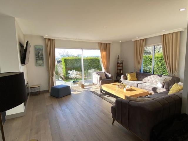 Maisom semi detached, contemporary, standing, 4 bedrooms, office, garden, garage
