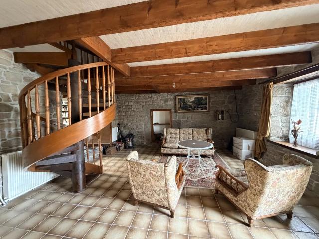 Maison en pierre pleine de charme – 114 m² – 3 chambres – fort p