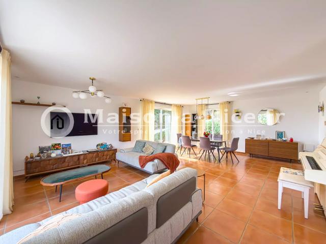 Stunning 3 Bedroom Villa with Pool and Sea View in Nice