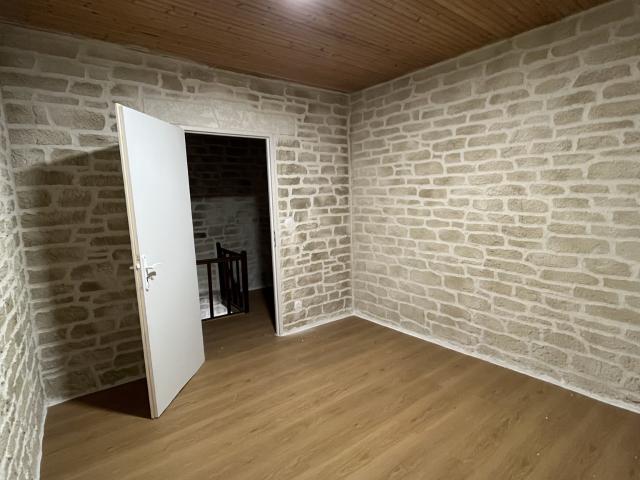 maison/villa à Frontenay Rohan Rohan MAISON RENOVEE 3 CHAMBRES A LOUER FRONTENAY ROHAN ROHAN