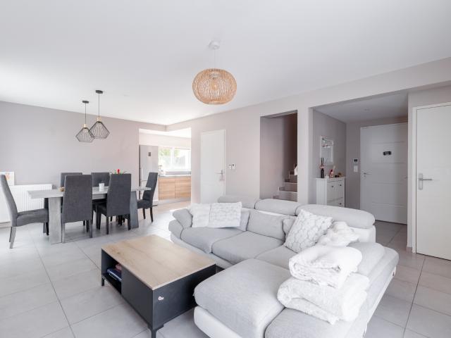 MAISON 3 ch lumineuse avec piscine Hors sol
