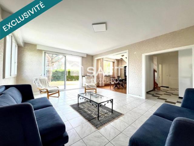 Maison 3 chambres, 1 bureau, 2 salle d'eau, 2 WC, belle parcelle, terrain piscinable