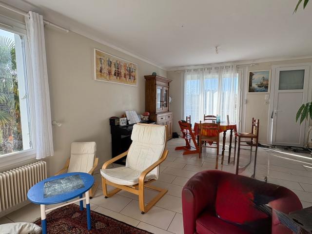 Maison 3 chambres, 1 bureau, garage et jardin