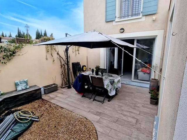 Maison 3 chambres à La Tour d'Aigues avec Garage et place