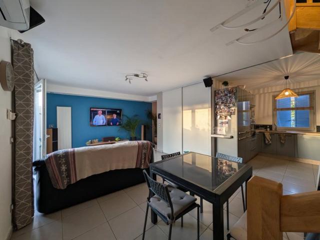 Maison 3 chambres à La Tour d'Aigues avec Garage et place