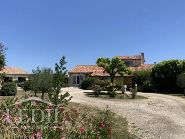 Maison 3 chambres avec piscine et jardin arboré
