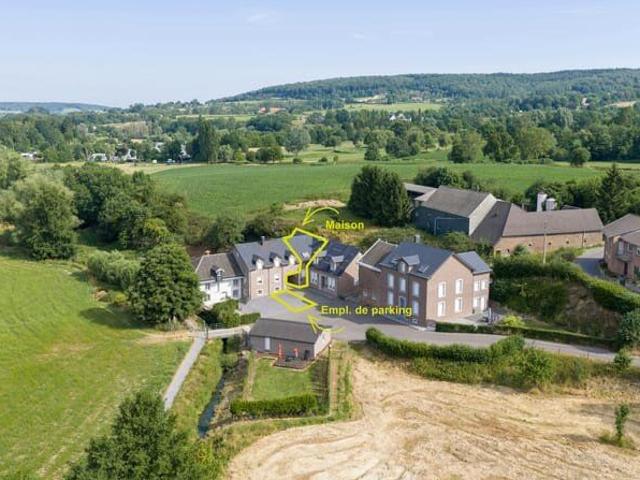 Maison 3 chambres avec terrasse, jardin et emplacements de p