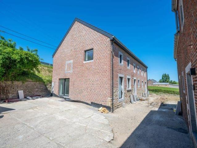 Maison 3 chambres avec terrasse, jardin et parkings