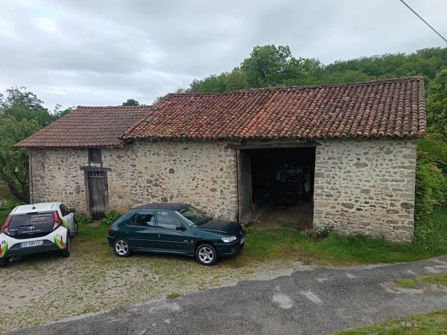 Maison 3 chambres en pierres avec grange