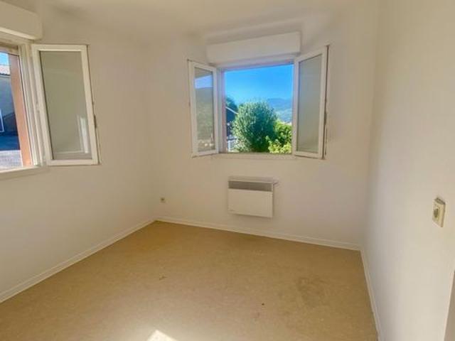 Maison 3 chambres, garage et jardin attenant