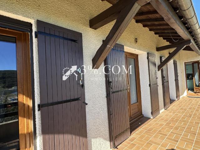 Maison 3 chambres, garage, sous sol et véranda avec piscine