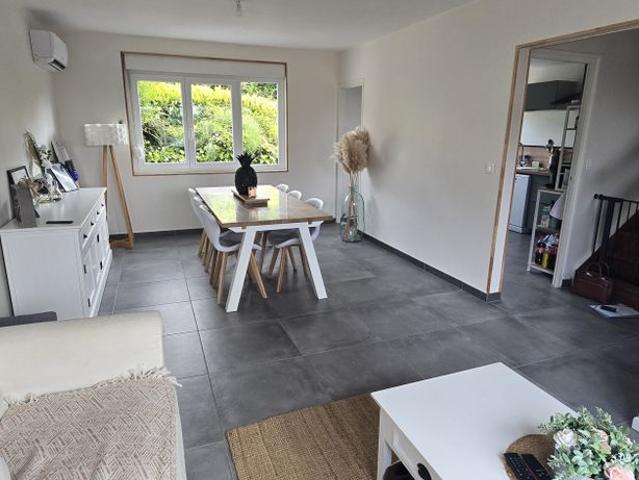 Maison 3 chambres, jardin, garage dans un parfait état