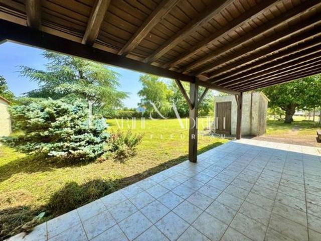 MAISON 3 CHAMBRES, JARDIN, GARAGE, DÉPENDANCES, GRENIER et PRÉAU