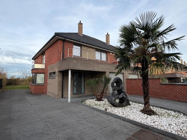 Maison 3 chambres, jardin, garage et balcons