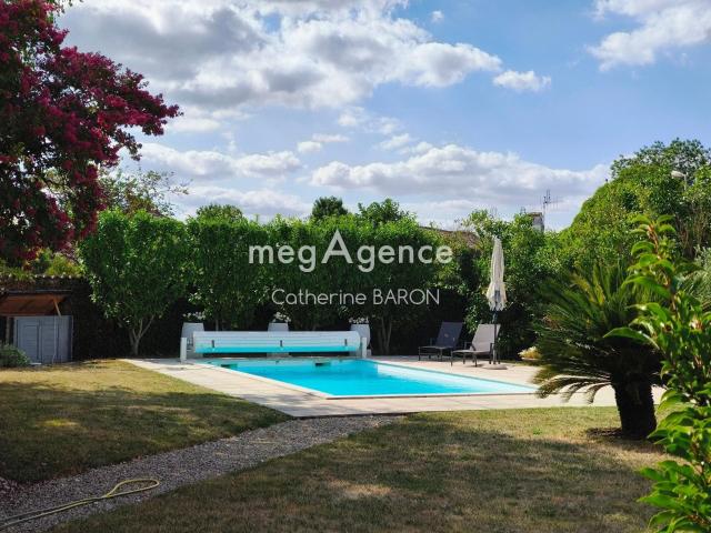 Maison 3 chambres jardin piscine 220m² Beauvais sur Matha