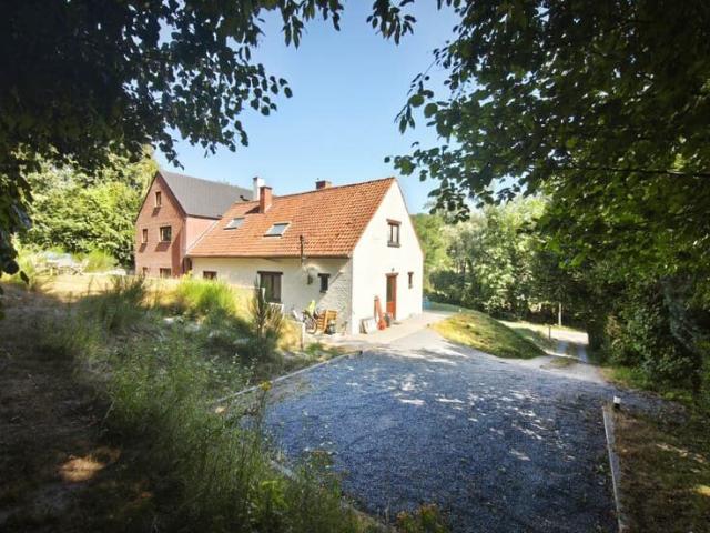 Maison 3 chambres rénovée en pleine nature 1500€ + 100€