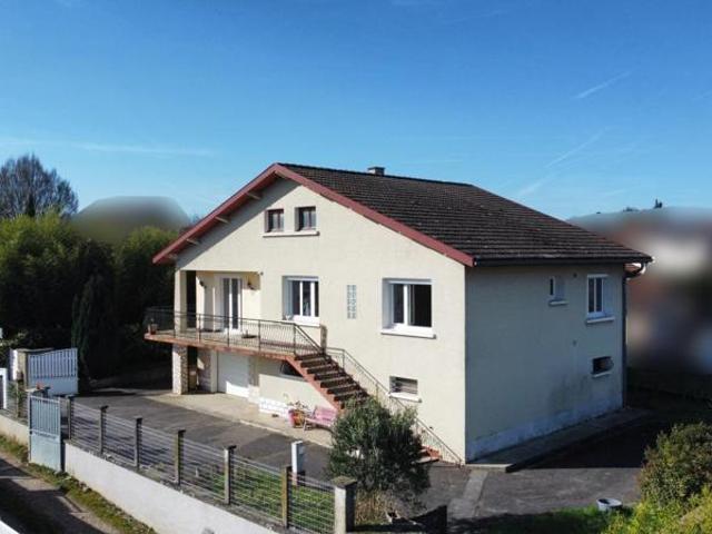 Maison 3 Chambres Sous sol complet Garage Jardin Combles aménageables Au calme Au cœur du village
