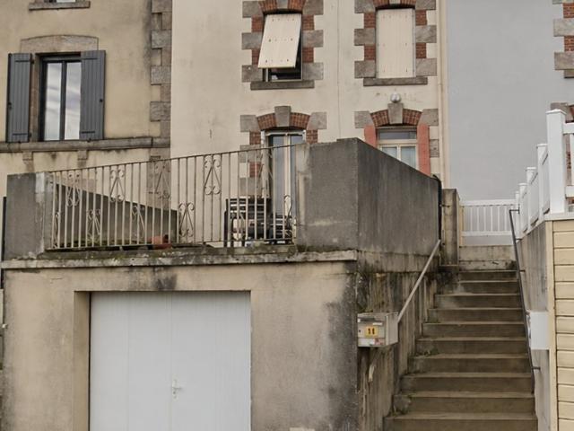 MAISON 3 CHBRES AVEC TERRASSE ET COUR