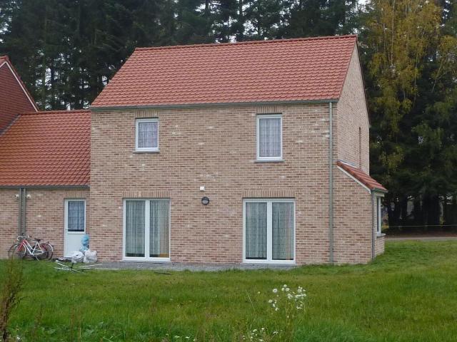 Maison 3 façades avec très grand jardin à louer