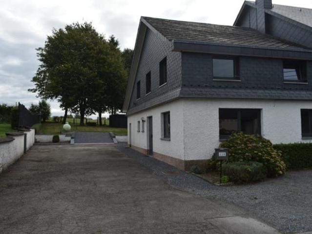 Maison 3 façades à louer à Bourcy 6600