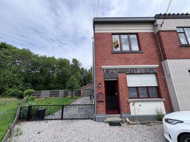 Maison 3 façades en excellent état
