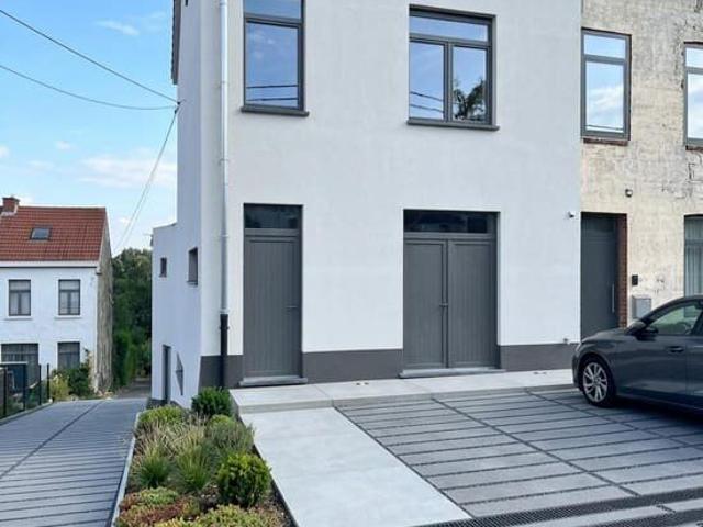 Maison 3 façades entièrement rénovée | 4 ch | 3 sdb | PEB B