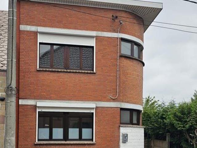 Maison 3 façades 2 chambres à louer Mons