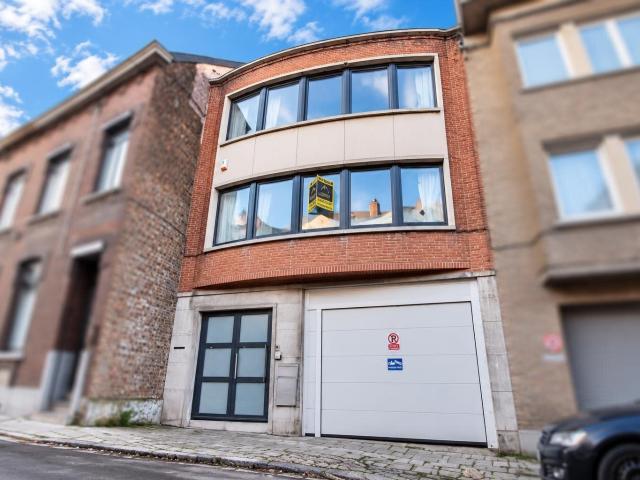 MAISON 3 FACADES AVEC TERRASSE